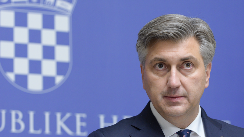 Plenković: Citizens have choice between anarchy and those protecting order